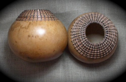 Gloria Small gourd art