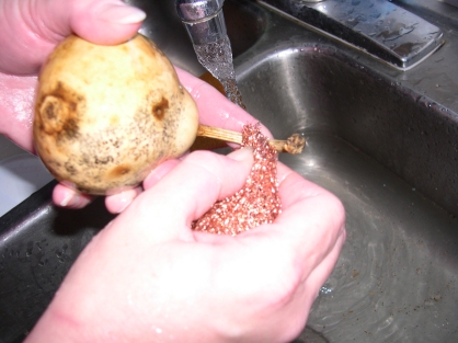 Skinning a dry gourd